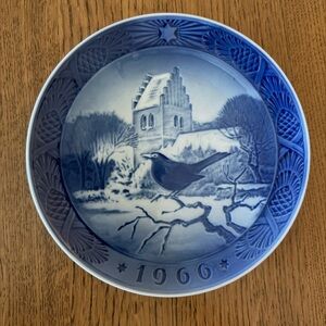 Vintage Christmas 1966 Plate - Blackbird At Christmas Time